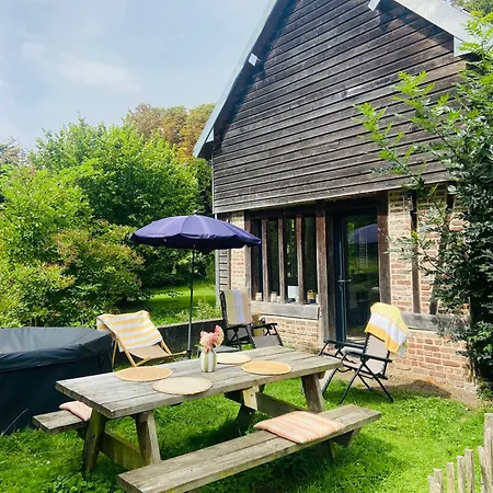 Maison Au Bord De Riviere , Proche De La Mer- Semi Rigide Plein Air En Option